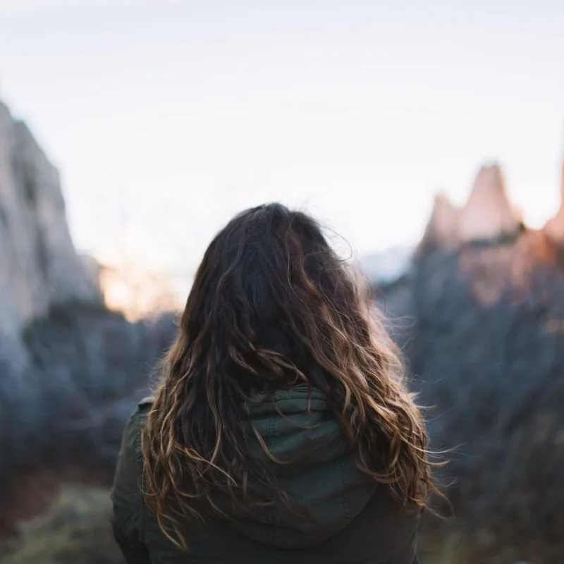 woman facing mountains at daytime